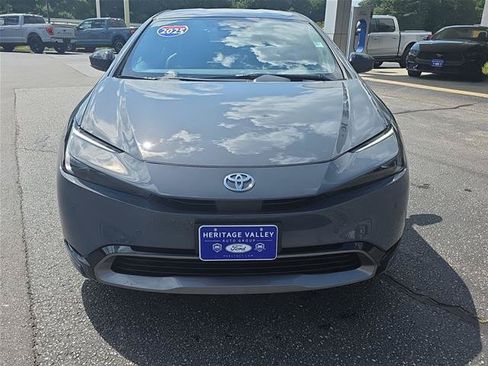 Used 2025 Toyota Prius XLE AWD/4WD image 2
