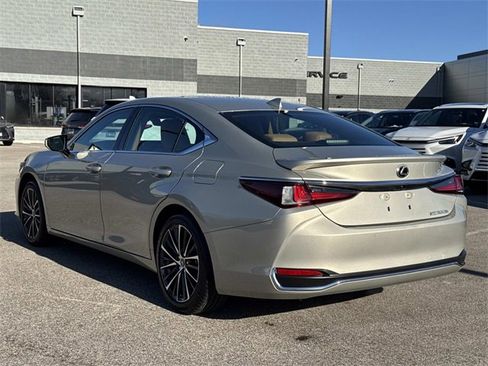 Certified 2025 Lexus ES 300h w/ Premium Package image 7