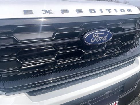 Used 2025 Ford Expedition Active image 27