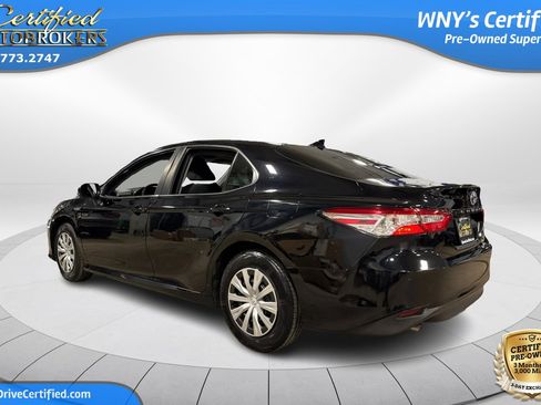 Used 2020 Toyota Camry LE image 8