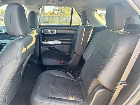 Used 2021 Ford Explorer XLT image 29