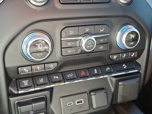 Used 2020 GMC Sierra 2500 Denali w/ Denali Ultimate Package image 17