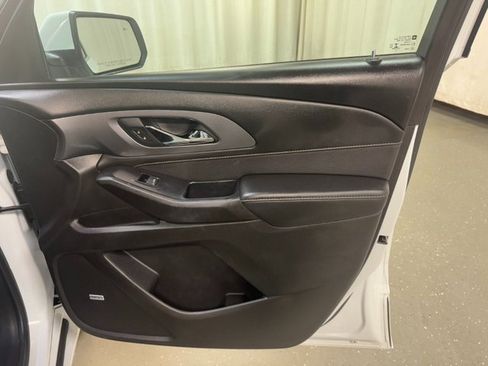 Used 2021 Chevrolet Traverse Premier image 40