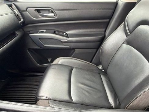 Used 2023 Nissan Pathfinder SL image 22