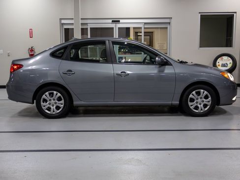 Used 2010 Hyundai Elantra GLS image 6