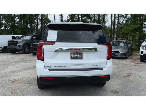Certified 2023 GMC Yukon SLT w/ SLT Premium Package AWD/4WD image 7