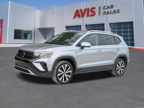 Used 2024 Volkswagen Taos SE image 1