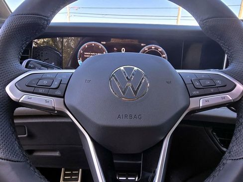 New 2026 Volkswagen Tiguan SE R-Line FWD image 31