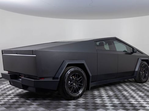 Used 2024 Tesla Cybertruck AWD Crew Cab image 8