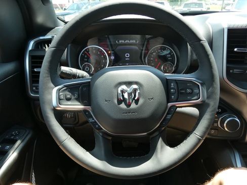 Used 2025 RAM 1500 Big Horn AWD/4WD image 32