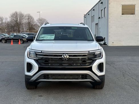 New 2026 Volkswagen Atlas Peak Edition image 9