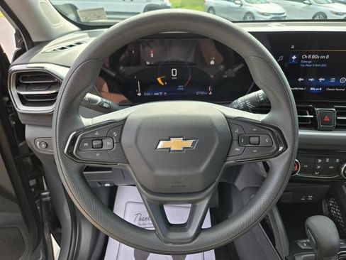 Used 2025 Chevrolet TrailBlazer LT AWD/4WD image 31