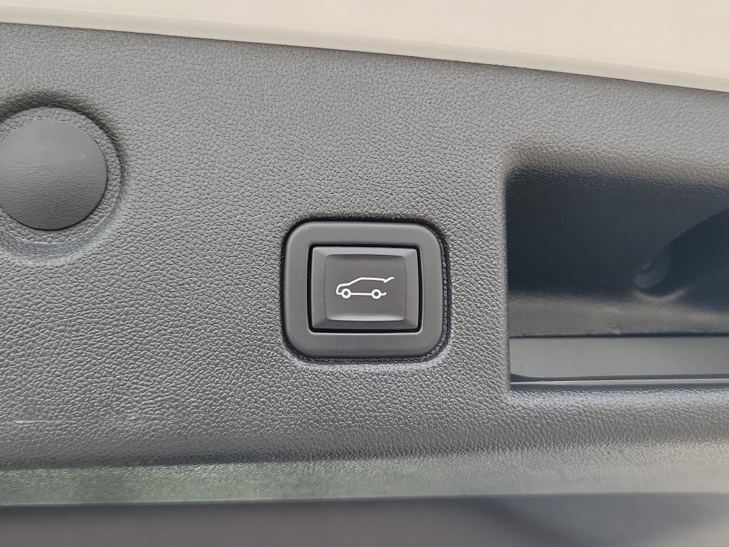 Used 2024 Chevrolet Equinox LT w/ LPO, Floor Liner Package AWD/4WD image 36