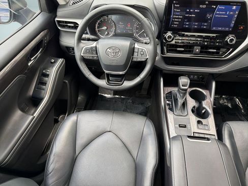 Used 2022 Toyota Highlander Platinum FWD image 28