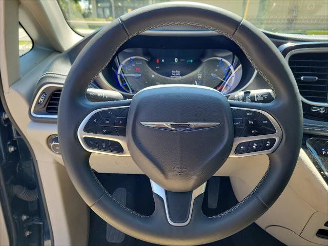 Used 2023 Chrysler Pacifica Touring-L FWD image 22