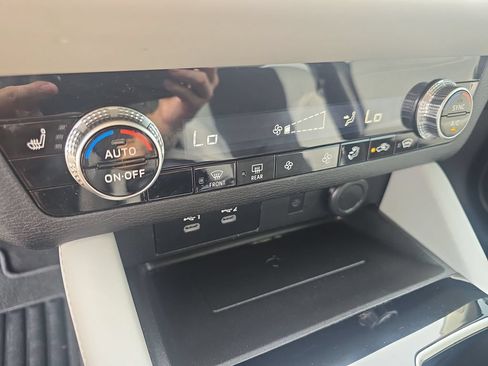 Used 2025 Mitsubishi Outlander SE AWD/4WD image 25