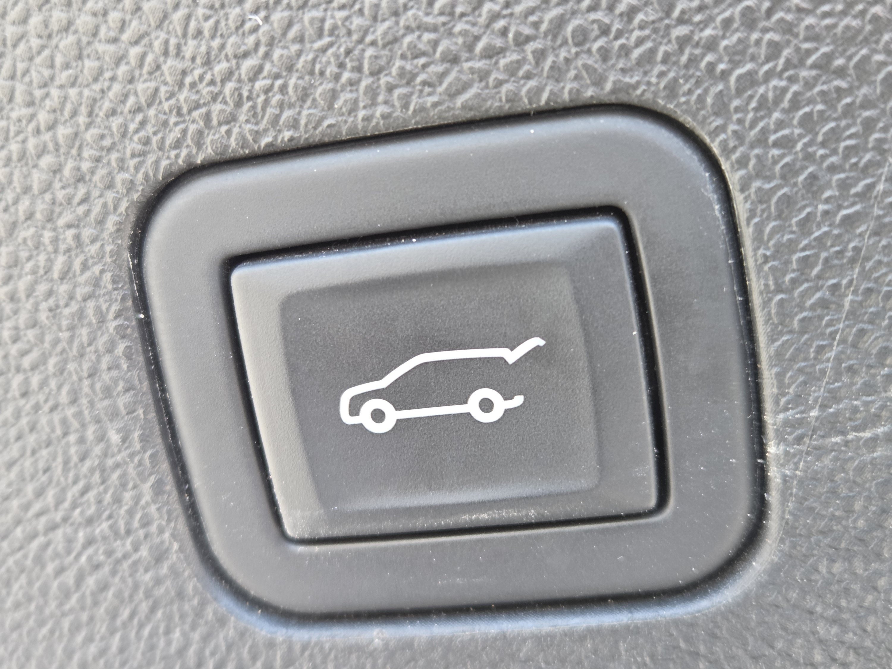 Used 2023 Chevrolet Suburban Premier AWD/4WD image 35