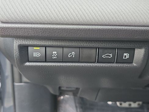 Used 2025 Toyota Camry SE image 32