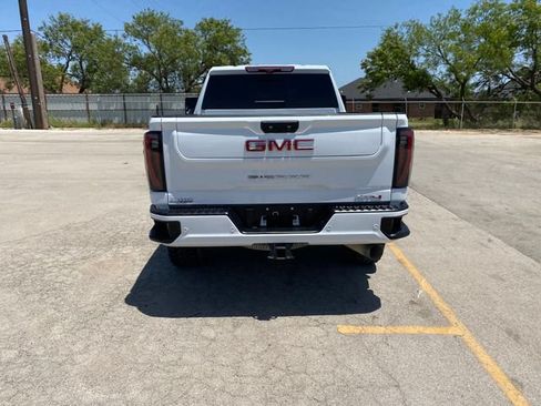 Used 2024 GMC Sierra 2500 AT4 w/ AT4 Premium Plus Package AWD/4WD image 5