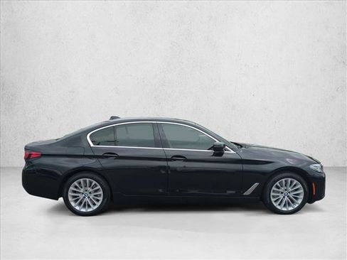 Used 2021 BMW 530e w/ Premium Package image 4