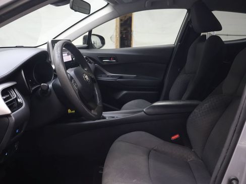 Used 2020 Toyota C-HR LE FWD image 16