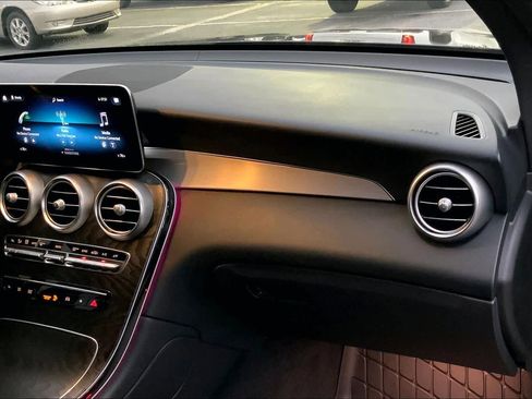 Used 2022 Mercedes-Benz GLC 300 image 17