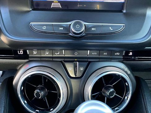 Used 2020 Chevrolet Camaro LT image 16