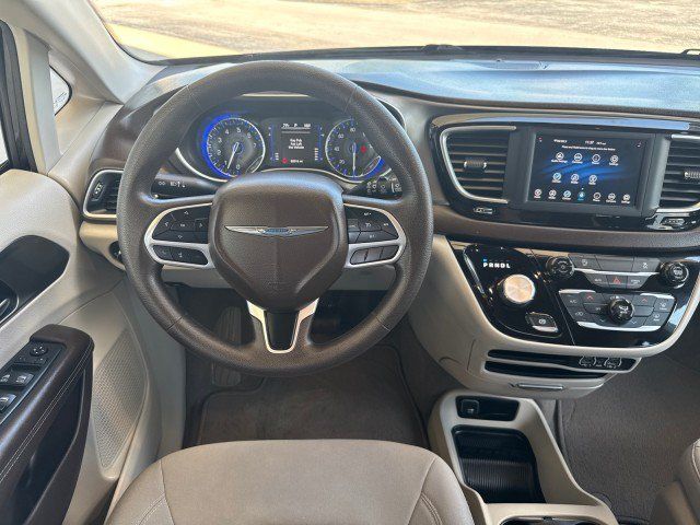 Used 2021 Chrysler Voyager LX FWD image 7