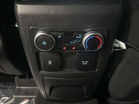 Used 2022 Ford Explorer Platinum w/ Equipment Group 601A AWD/4WD image 33