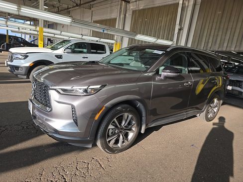 Used 2023 INFINITI QX60 Luxe w/ Cargo Package FWD image 9