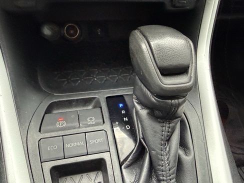 Used 2020 Toyota RAV4 XLE w/ Convenience Package FWD image 25