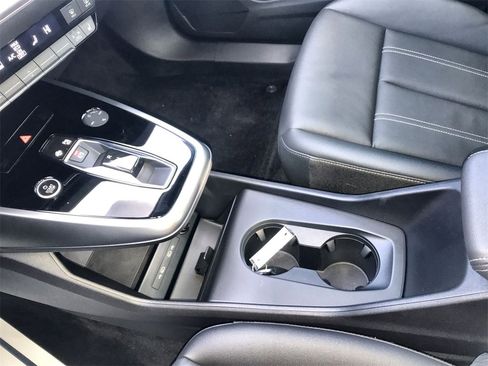 Used 2024 Audi Q4 e-tron Premium Plus image 21