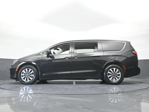 Used 2023 Chrysler Pacifica Touring-L FWD image 62
