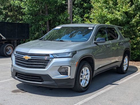 Used 2023 Chevrolet Traverse LS FWD image 6