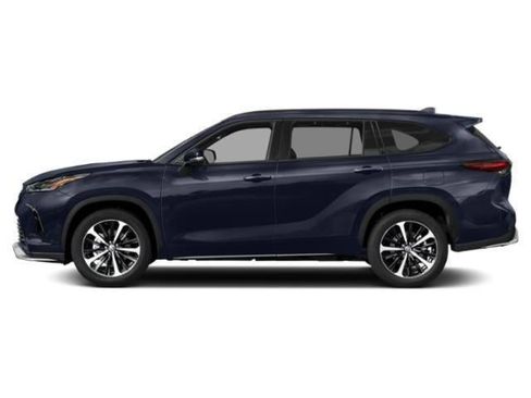 Used 2022 Toyota Highlander XLE image 3
