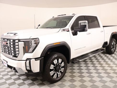Used 2025 GMC Sierra 2500 Denali AWD/4WD image 11