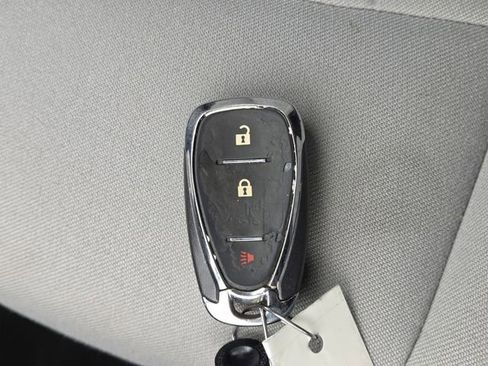 Used 2021 Chevrolet Equinox LS w/ LS Convenience Package image 32