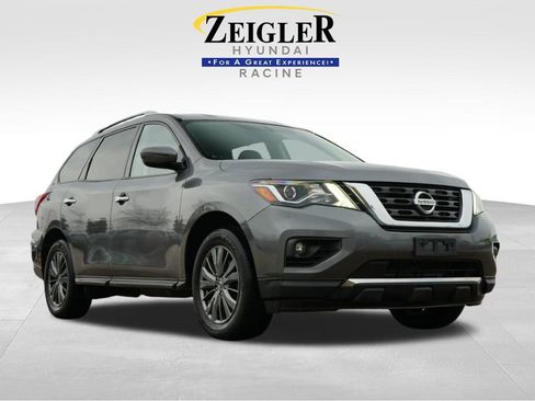 Used 2019 Nissan Pathfinder SV image 1