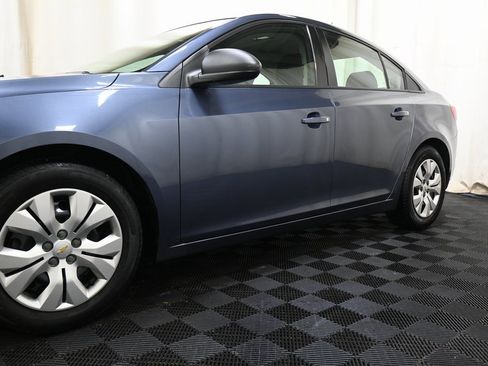 Used 2013 Chevrolet Cruze LS image 10