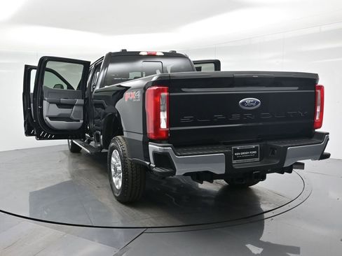 Certified 2024 Ford F250 XLT w/ FX4 Off-Road Package image 35