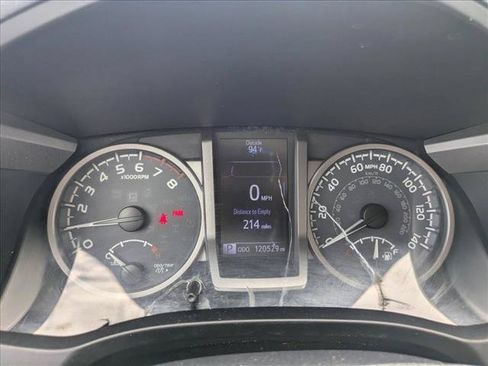 Used 2017 Toyota Tacoma SR5 w/ Tow Package AWD/4WD image 9