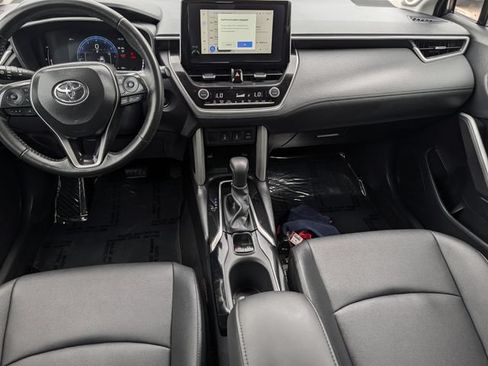 Used 2025 Toyota Corolla Cross XLE w/ Convenience Package FWD image 10