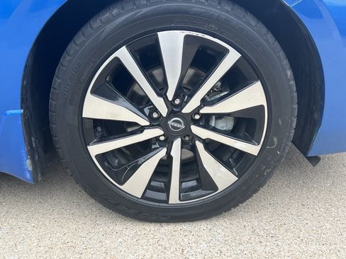 Used 2024 Nissan Sentra SV w/ SV Premium Package FWD image 11