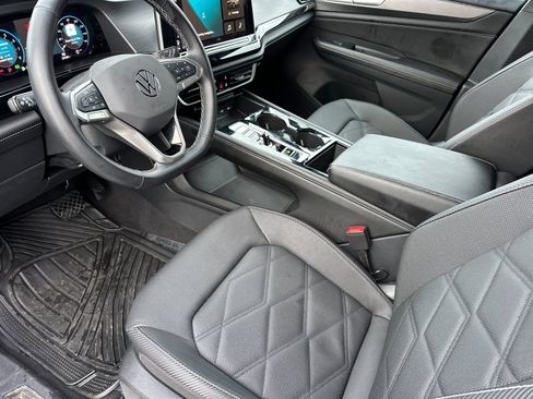 Used 2024 Volkswagen Atlas Cross Sport SE image 10