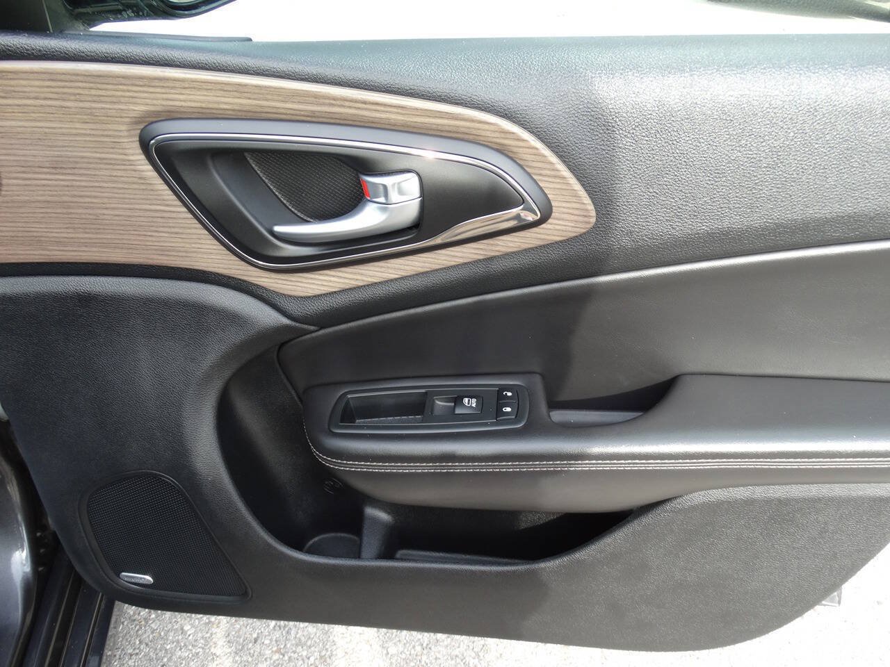 Used 2015 Chrysler 200 C w/ Safetytec Group FWD image 43