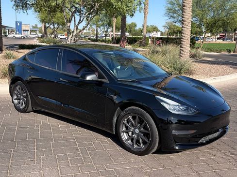 Used 2018 Tesla Model 3 Mid Range RWD image 1