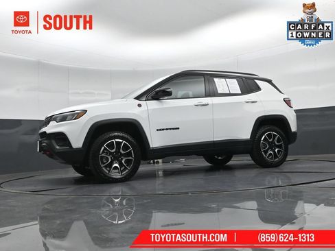 Used 2024 Jeep Compass Trailhawk AWD/4WD image 40