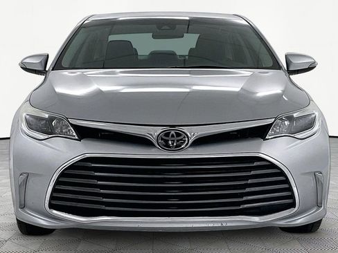 Used 2018 Toyota Avalon XLE image 2