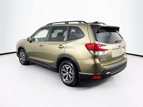 Used 2024 Subaru Forester Premium image 5