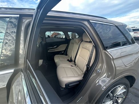 New 2025 Lincoln Corsair Grand Touring image 12